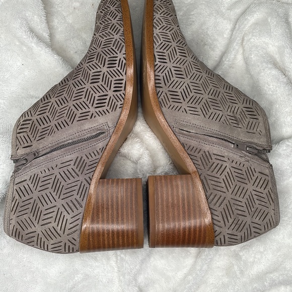 1. State Iddah ankle bootie boot perforated geometric with stacked heel, size 10 - Picture 2 of 10
